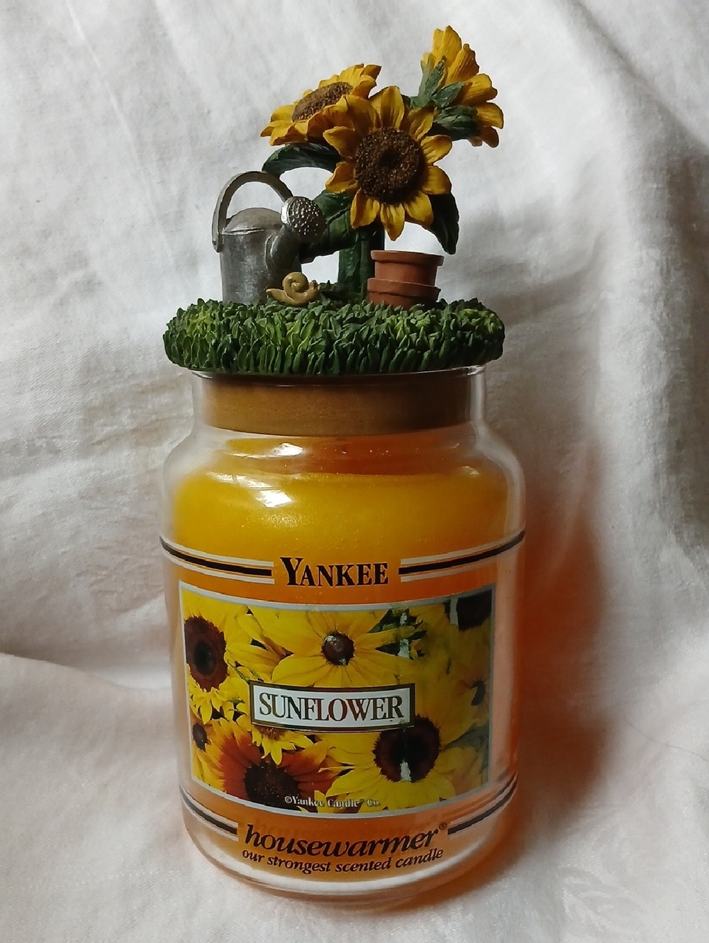 Yankee Candle Sunflower Housewarmer Black Band 22 oz with Sunflower Topper